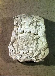 Deckel einer Pyxis, die die Herrin der Tiere zeigt, wie sie zwei wilde Ziegen füttert, ca. 1200-1150